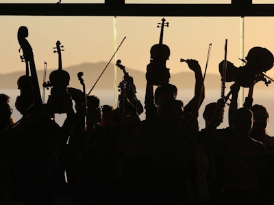 Orkester i solnedgang